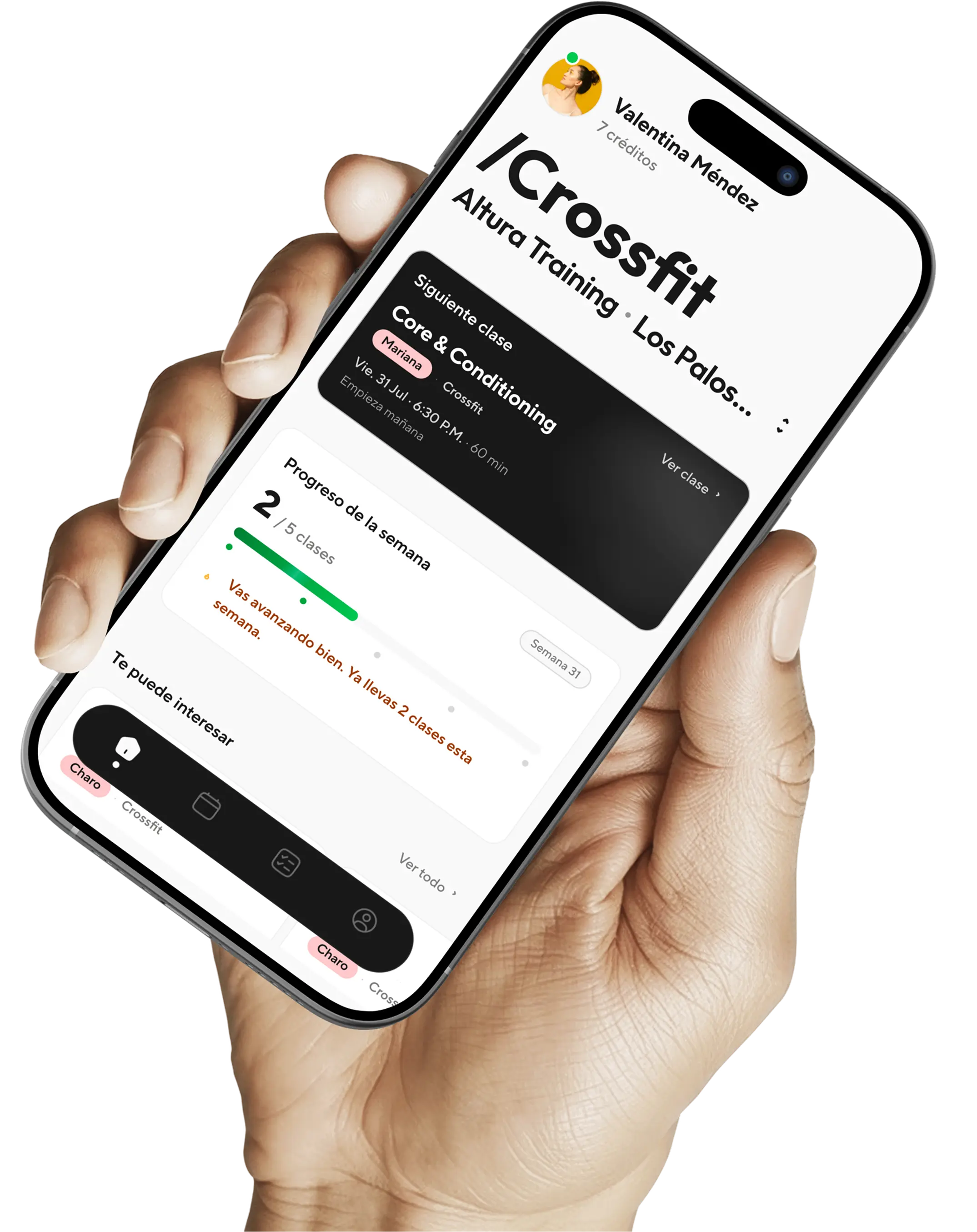 Mano sosteniendo el celular con la app Movu